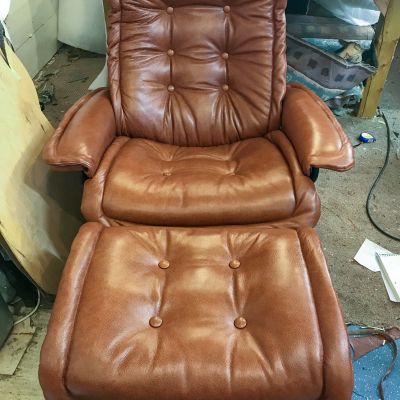 Photo of project „Armchair with ottoman Leather Reupholstery 16“ #6